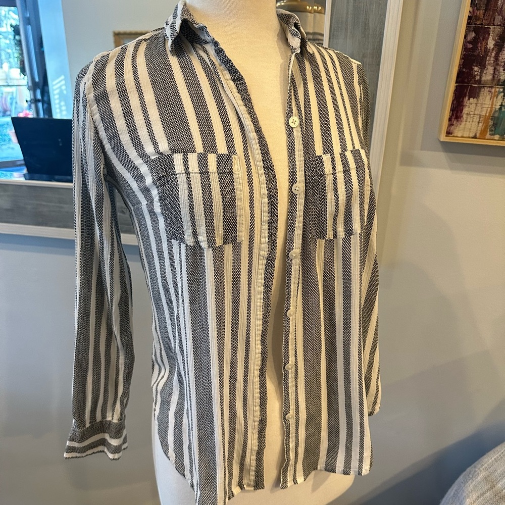 LOFT lightweight button up